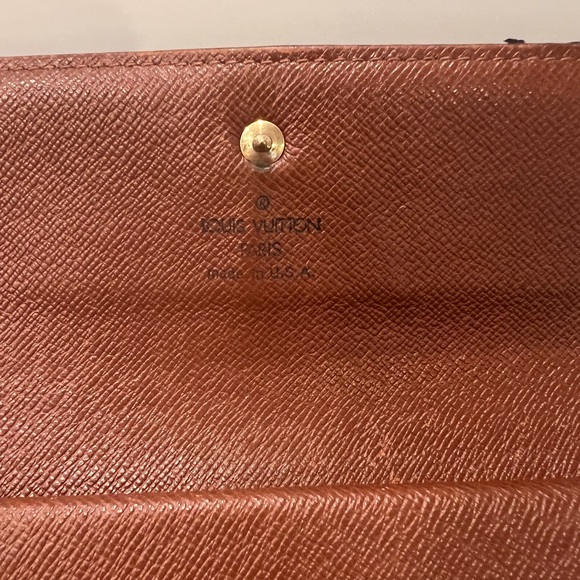 Authentic Louis Vuitton monogram wallet - Picture 6 of 7